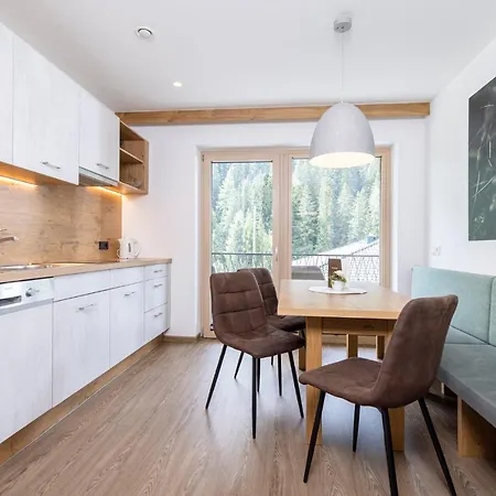 Franzerl Aparthotel Tux