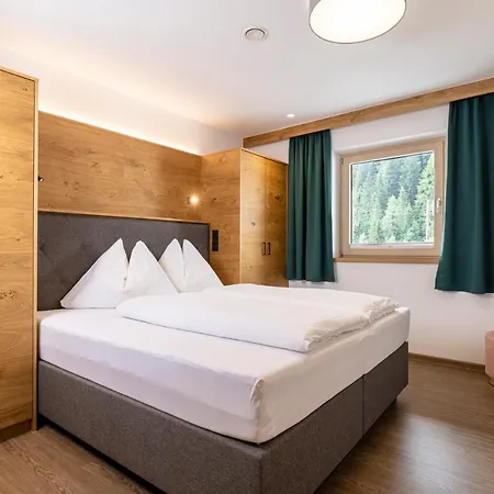 Franzerl Aparthotel Tux