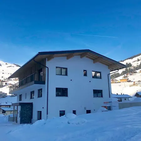 Franzerl Apartmanhotel Tux