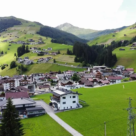 Hotel apartamentowy Franzerl 4*